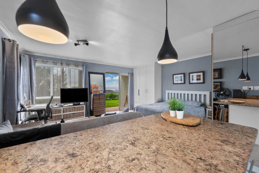 1 Bedroom Property for Sale in Vredehoek Western Cape